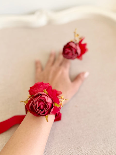 Red Corsage and Boutonnières Set, Wedding Wrist Corsage, Bridesmaids Corsage, Bridal Bracelets, Prom Flower, Mother of Bride Corsage