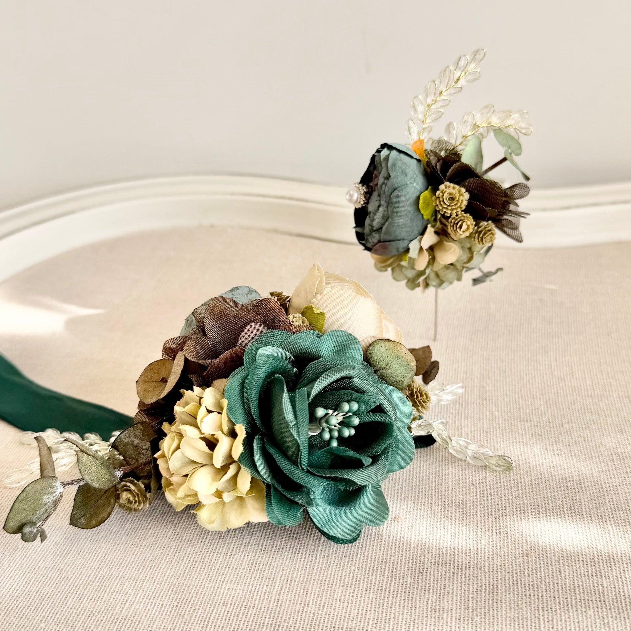 corsage to go with emerald green dress Wedding Boutonniere Set, Prom Party Corsage Set Corsage and Boutonniere Set Color:Camellia Jacquard Alice Blue colour:Stripe BIG SALE ⭐ Christmas Corsage prom The floor