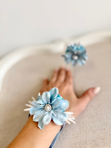 Light Blue Wedding Corsages and Boutonnières Set, Wrist Corsage, Prom Corsage, Bridesmaids Corsage, Bridal Bracelets, Mom wedding Bracelet