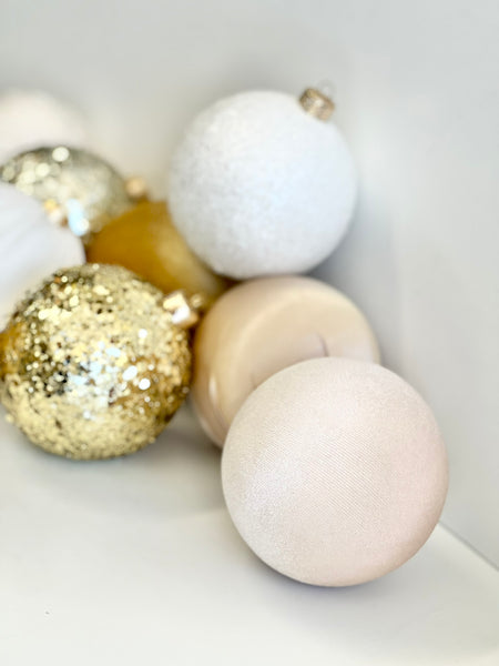 9 pcs Luxury Gold & White Christmas Ornaments, Mix of Velvet Satin Glitter Textured Balls, Elegant Holiday Tree Decorations, Christmas Gifts