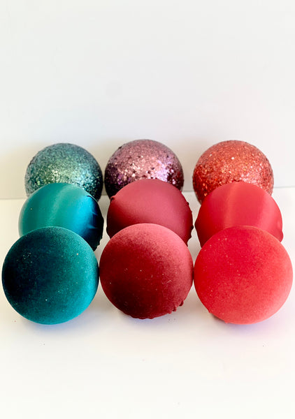 9 pcs Luxury Green Red Christmas Ornaments, Mix of Velvet Satin Glitter Textured Balls, Elegant Holiday Tree Decorations, Christmas Gifts