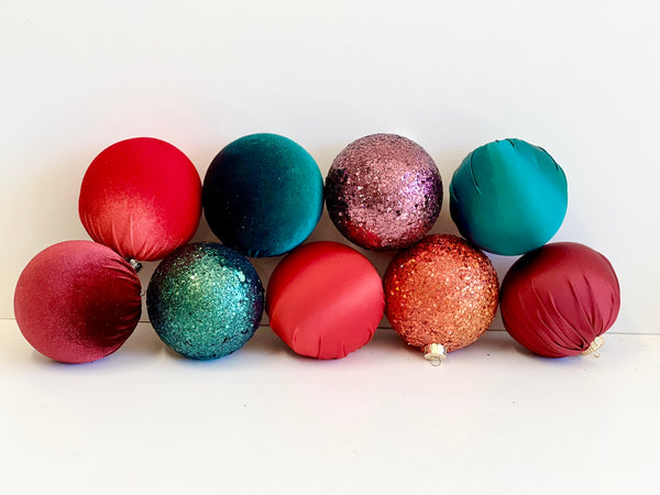 9 pcs Luxury Green Red Christmas Ornaments, Mix of Velvet Satin Glitter Textured Balls, Elegant Holiday Tree Decorations, Christmas Gifts