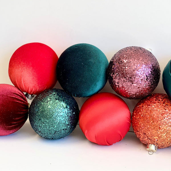 9 pcs Luxury Green Red Christmas Ornaments, Mix of Velvet Satin Glitter Textured Balls, Elegant Holiday Tree Decorations, Christmas Gifts