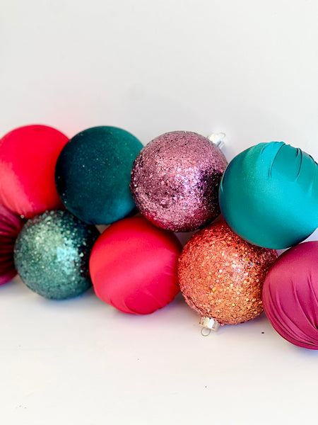 9 pcs Luxury Green Red Christmas Ornaments, Mix of Velvet Satin Glitter Textured Balls, Elegant Holiday Tree Decorations, Christmas Gifts