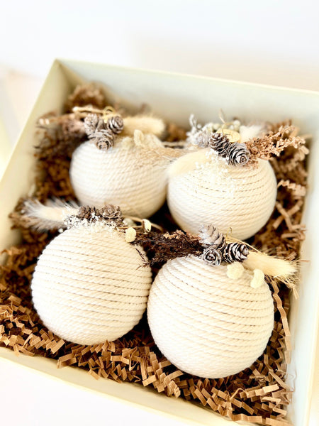 Rustic Yarn Christmas Ornaments Set of 4, Handmade Wrapped Balls, 3.15 Inch Farmhouse Holiday Tree Decor, Gift Set