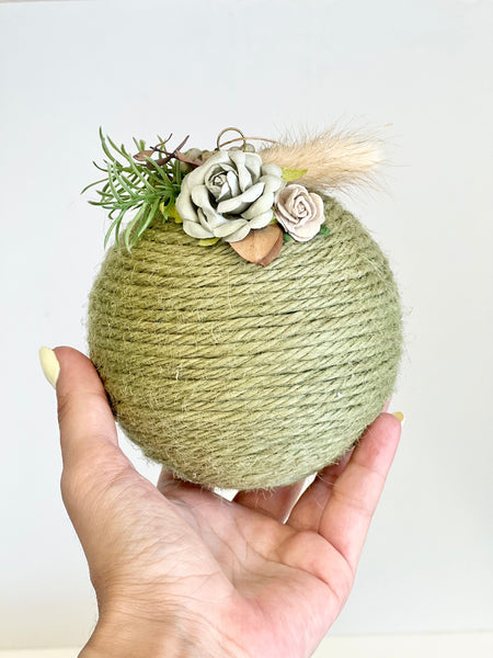 Handmade Rustic Christmas Ornament Set: Yarn Balls & Decoration